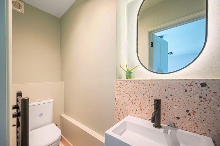 5 Bedroom Terraced House To Rent In Prayle Grove, Brent Cross, London, NW2