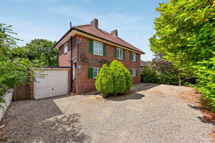 3 Bedroom Detached House To Rent In Epsom Lane South, Tadworth, KT20