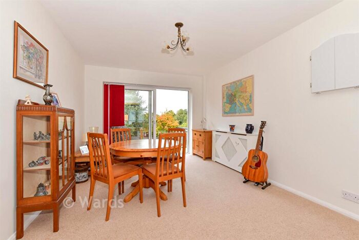 3 Bedroom Chalet For Sale In Willement Road, Faversham, Kent, ME13