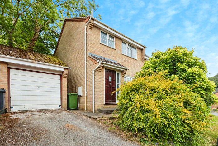 3 Bedroom Semi-Detached House For Sale In Well Copse Close, Waterlooville, Hampshire, PO8