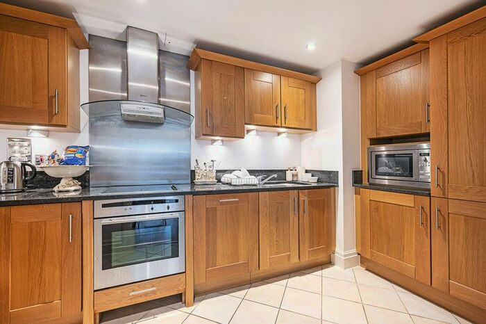 2 Bedroom Flat To Rent In Tudor Street, Farringdon, London, EC4Y