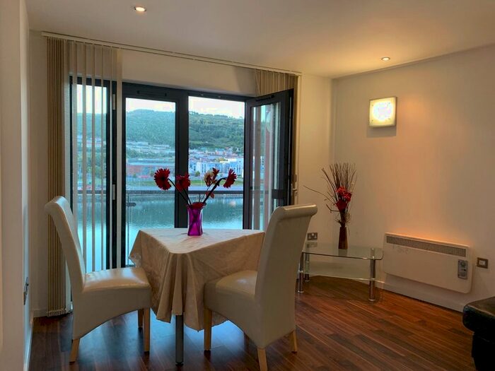 2 Bedroom Flat To Rent In South Quey, Swansea, SA1