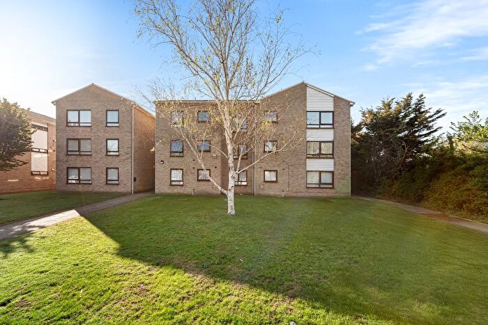 2 Bedroom Flat To Rent In Diana Court, Avenue Road, Erith, Kent, DA8