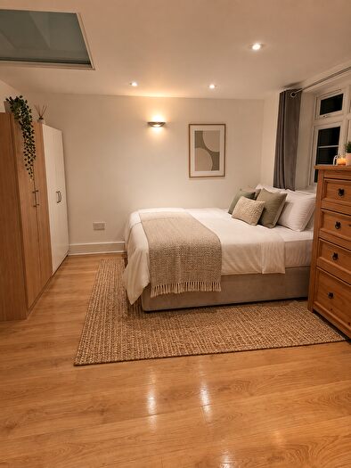 2 Bedroom Maisonette To Rent In Honeypot Lane, Stanmore, HA7