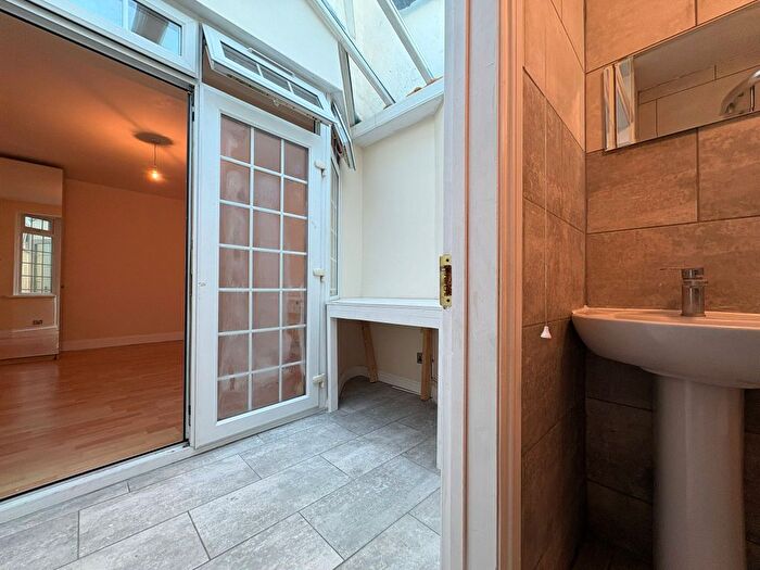 7 Bedroom Semi-detached House To Rent In Jeymer Drive, Greenford, UB6
