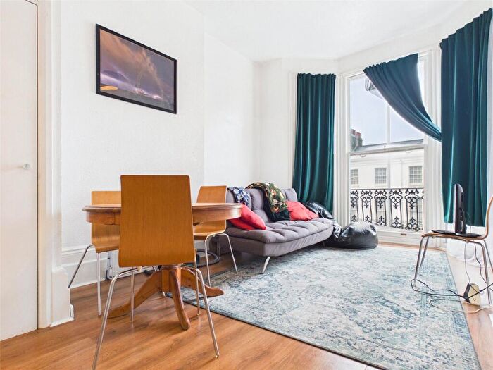 2 Bedroom Apartment To Rent In Upper Rock Gardens, Kemptown, Brighton, East Sussex, BN2