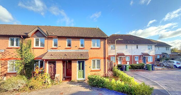 2 Bedroom Maisonette For Sale In Kings Road, Petersfield, Hampshire, GU32