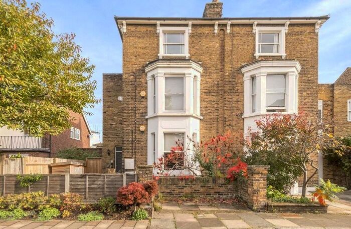 1 Bedroom Flat To Rent In Sydney Road, Richmond, Surrey, TW9