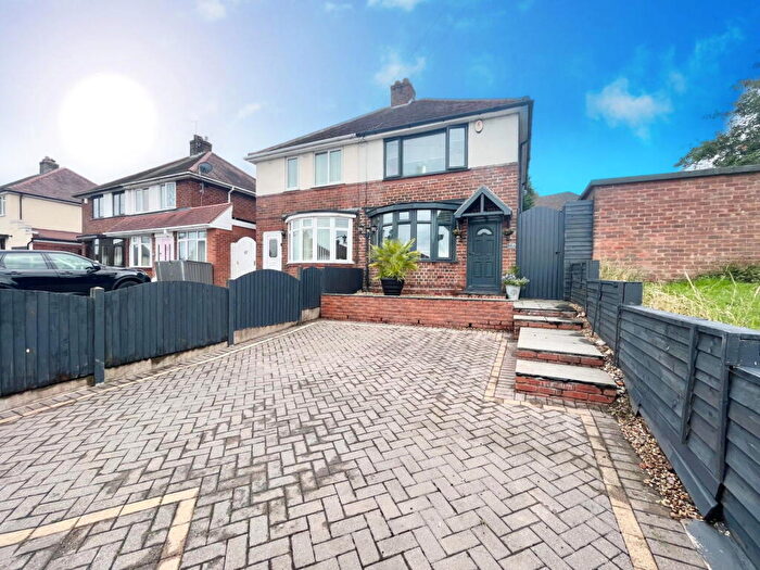 2 Bedroom Semi Detached House For Sale In Pine Road, Tividale, Oldbury, B69