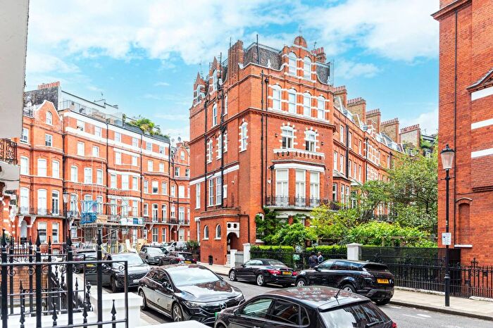 1 Bedroom Flat To Rent In Egerton Gardens, Chelsea, London, SW3