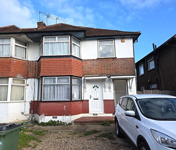 2 Bedroom Maisonette For Sale In Everton Drive, Stanmore, HA7
