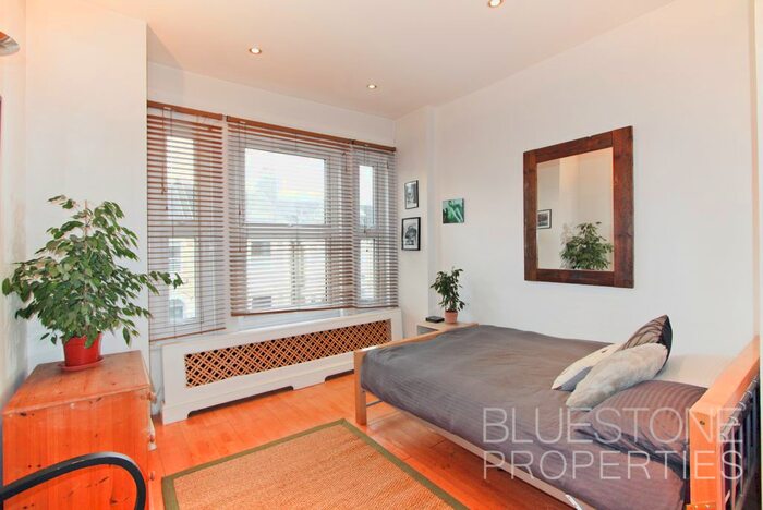 Studio To Rent In Kingscourt Road, London, SW16