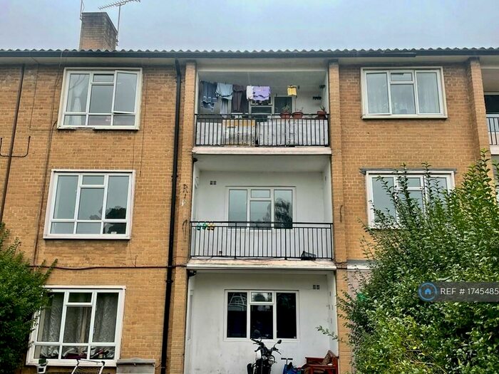 3 Bedroom Flat To Rent In Sheerwater, Woking, GU21