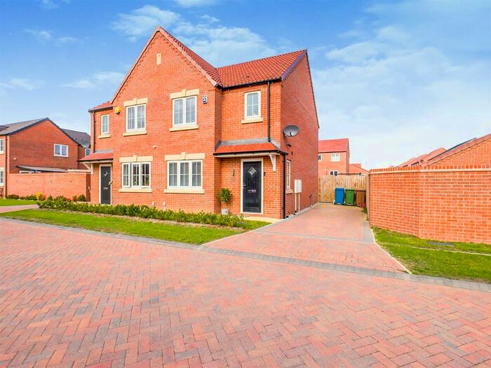 3 Bedroom Semi-Detached House For Sale In Welbourn Gardens, Driffield, YO25