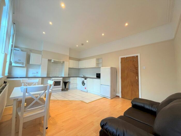 2 Bedroom Flat To Rent In Finchley Road, London, NW11