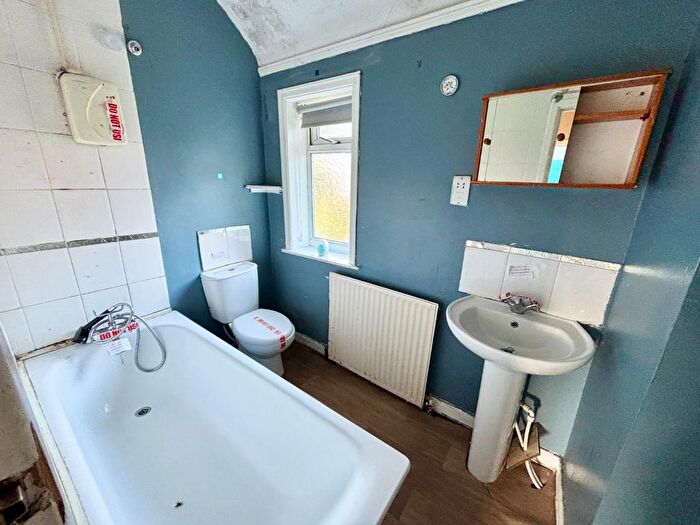 3 Bedroom Terraced House For Sale In Beckton Gardens, Manchester, M22