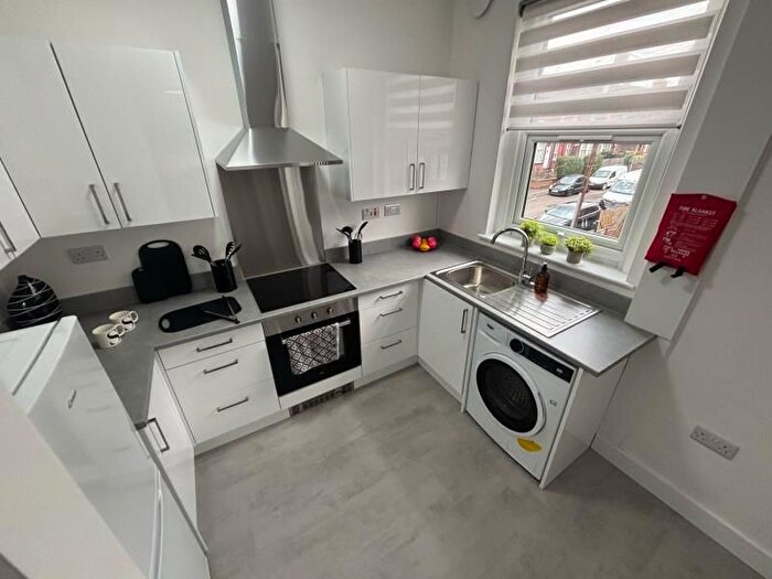 1 Bedroom Flat To Rent In Brentwood Grove, Armley, Leeds, LS12