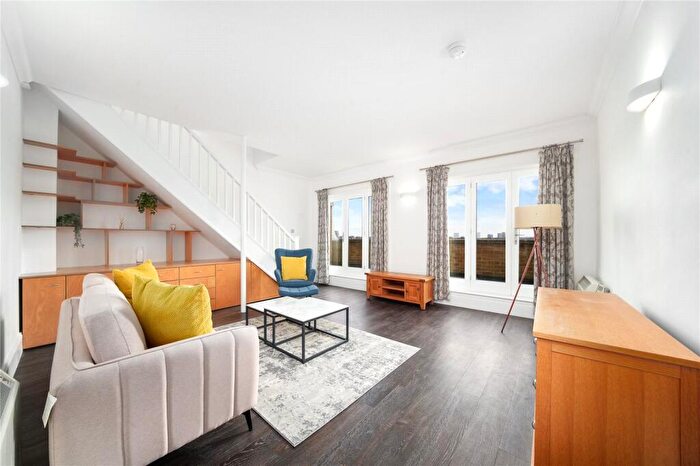 2 Bedroom Apartment To Rent In Narrow Street, E14