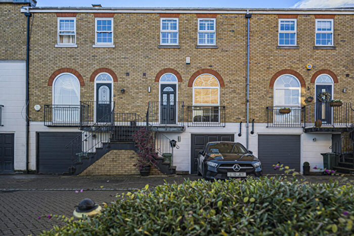 3 Bedroom Town House For Sale In Frobisher Way, Greenhithe, DA9