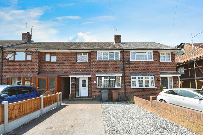 3 Bedroom Link Detached House For Sale In Lucas Avenue, Chelmsford, CM2