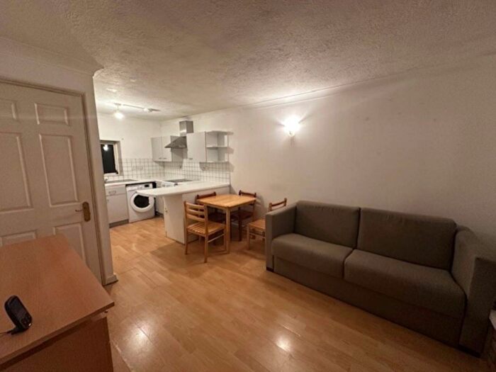 2 Bedroom Flat To Rent In Hallywell Crescent, Beckton, E6