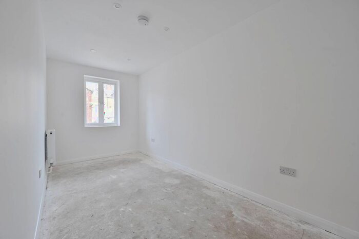 2 Bedroom Flat To Rent In Brownhill Road, Catford, London, SE6