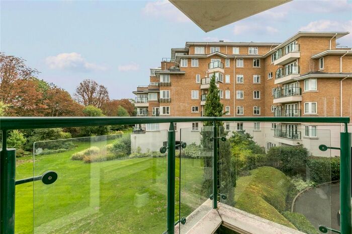 2 Bedroom Flat To Rent In Dorchester House, Strand Drive, TW9