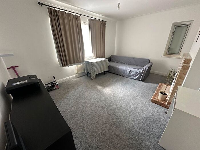 2 Bedroom Flat To Rent In Stonegrove, Edgware, HA8