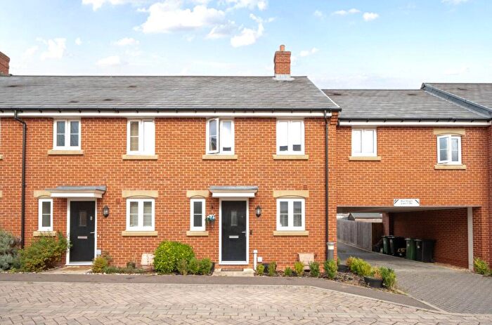 3 Bedroom Terraced House For Sale In Goswell Square, Alton, Hampshire, GU34