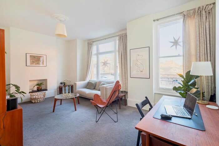 2 Bedroom Flat To Rent In Buer Road, London, SW6