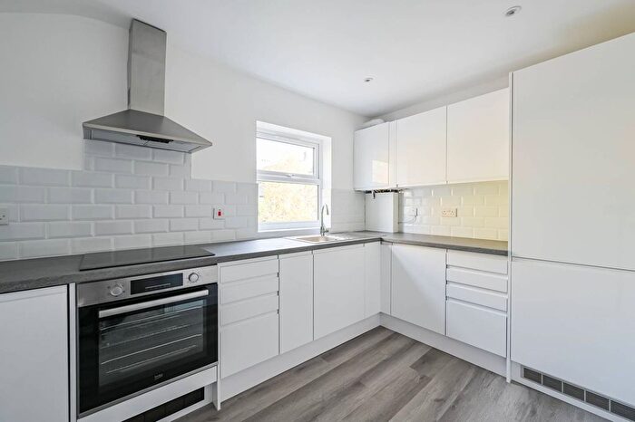 3 Bedroom Flat To Rent In Margery Park Road, Forest Gate, London, E7