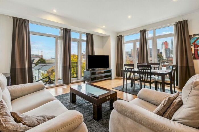 2 Bedroom Flat To Rent In Cornell Square, London, SW8