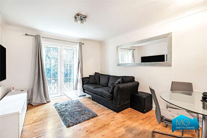 2 Bedroom Flat To Rent In Shillingford Close, London, NW7