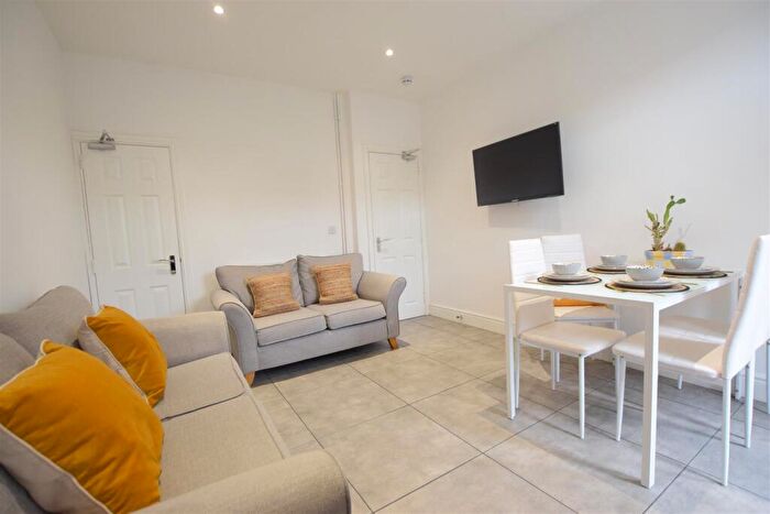 5 Bedroom Terraced House To Rent In Kirkby Street - Student House - /, LN5