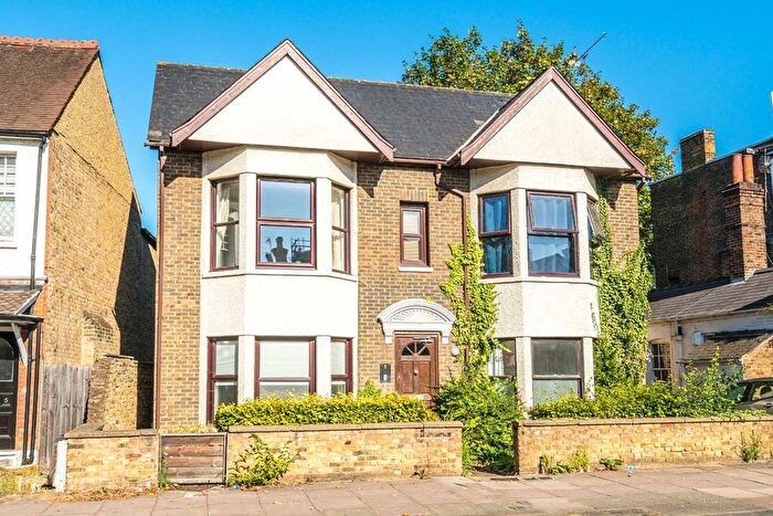 1 Bedroom Flat To Rent In London Road, Twickenham, TW1