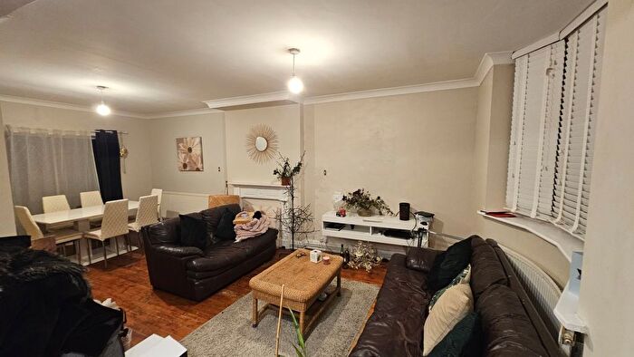 3 Bedroom Property To Rent In Hanover Circle, Hayes, UB3