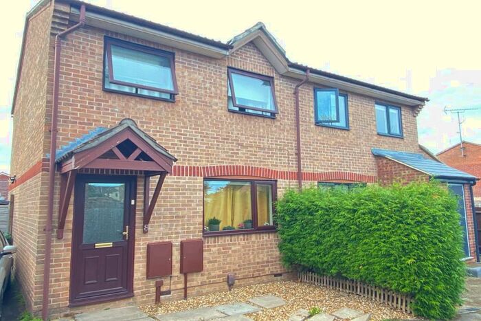 3 Bedroom Semi-Detached House To Rent In Brighton HIll, Basingstoke, RG22