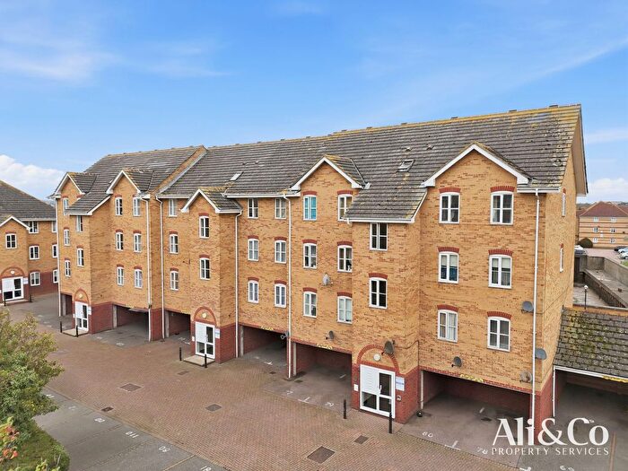 1 Bedroom Flat For Sale In Timber Court, Grays, RM17