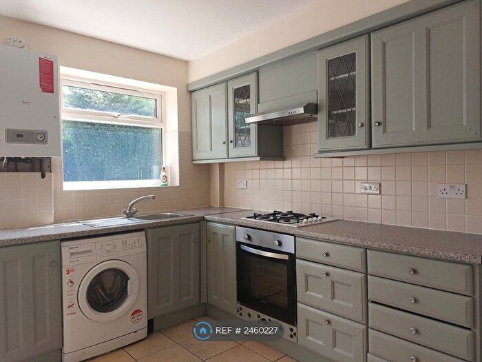 2 Bedroom Flat To Rent In Dee Banks, Chester, CH3