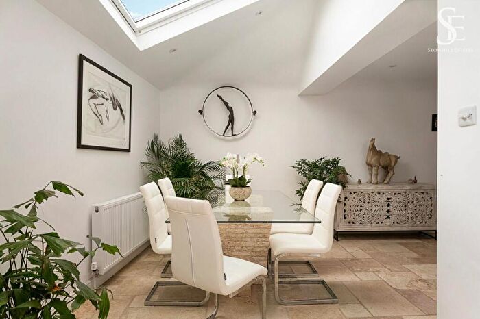 4 Bedroom Semi-Detached House For Sale In Netherton Road, Appleton, OX13