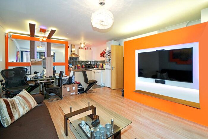 1 Bedroom Apartment For Sale In Bath Road, Slough, SL1