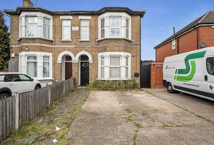 1 Bedroom Maisonette For Sale In Brentwood Road, Romford, Essex, RM1