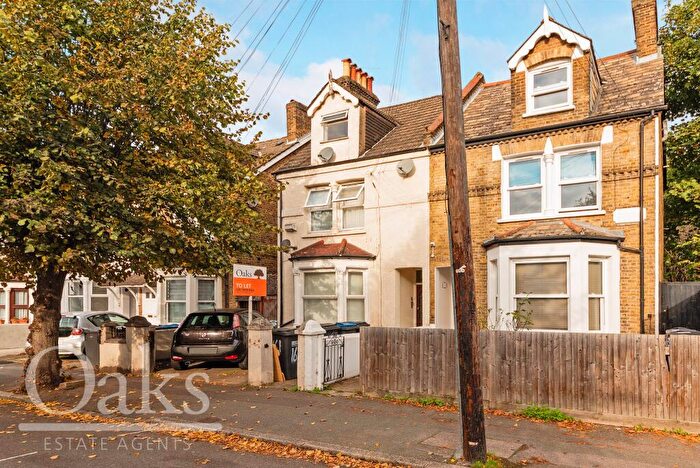 Apartment To Rent In Holmesdale Road, Selhurst, SE25