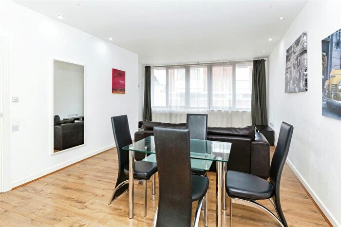 1 Bedroom Flat For Sale In Market Street, Maidenhead, Berkshire, SL6