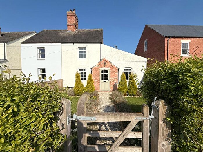 2 Bedroom Semi-Detached House For Sale In Works Lane, Barnstone, NG13