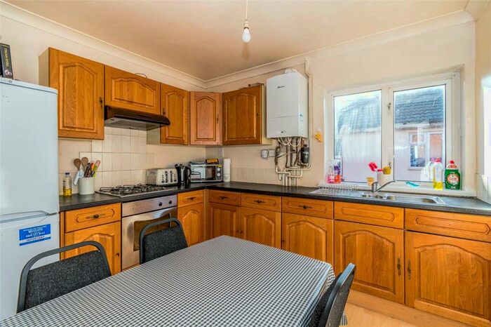 3 Bedroom Flat To Rent In Portswood Road, Southampton, Hampshire, SO17
