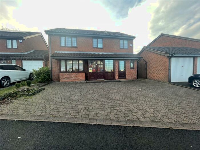 4 Bedroom House To Rent In Bishops Way, Sutton Coldfield, B74