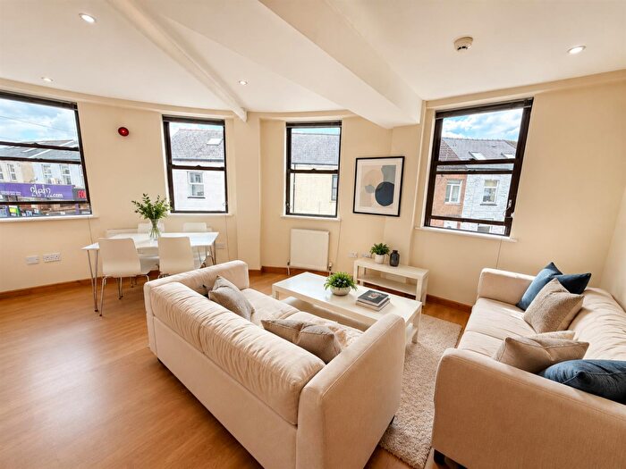 3 Bedroom Flat To Rent In Mundy Place, Cathays, CF24