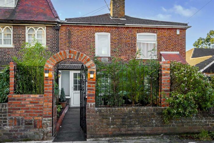 2 Bedroom Cottage To Rent In Turkey Street, Enfield, EN1