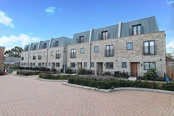 4 Bedroom Town House To Rent In Mews Close, Harrow, HA1